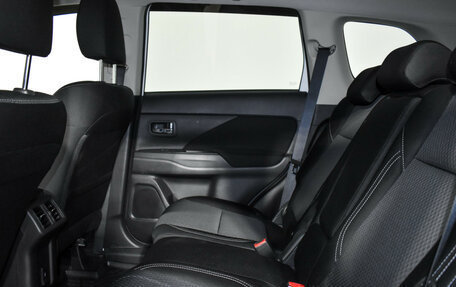 Mitsubishi Outlander III рестайлинг 3, 2021 год, 1 989 000 рублей, 12 фотография
