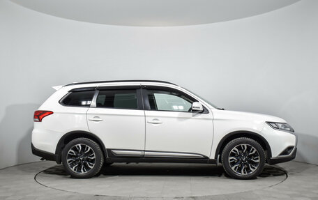 Mitsubishi Outlander III рестайлинг 3, 2021 год, 1 989 000 рублей, 4 фотография