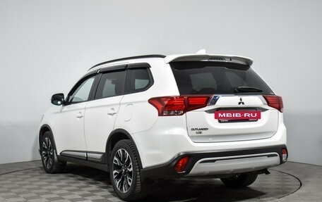 Mitsubishi Outlander III рестайлинг 3, 2021 год, 1 989 000 рублей, 7 фотография