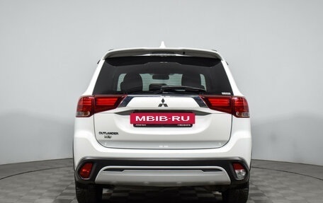 Mitsubishi Outlander III рестайлинг 3, 2021 год, 1 989 000 рублей, 6 фотография
