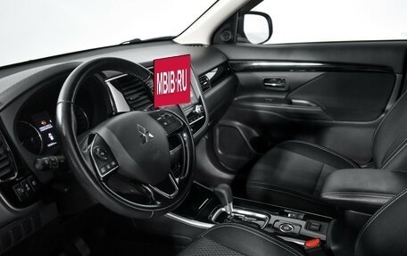 Mitsubishi Outlander III рестайлинг 3, 2021 год, 1 989 000 рублей, 9 фотография