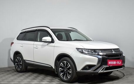 Mitsubishi Outlander III рестайлинг 3, 2021 год, 1 989 000 рублей, 3 фотография