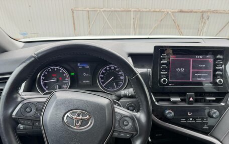 Toyota Camry, 2021 год, 2 800 000 рублей, 2 фотография
