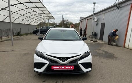 Toyota Camry, 2021 год, 2 800 000 рублей, 10 фотография