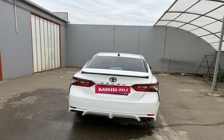 Toyota Camry, 2021 год, 2 800 000 рублей, 4 фотография
