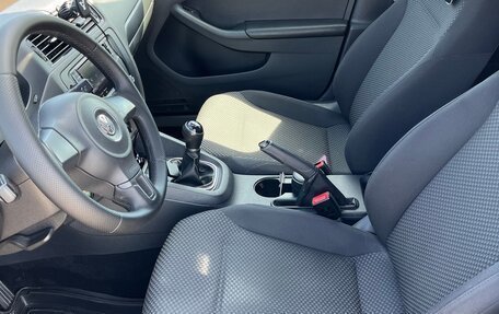 Volkswagen Jetta VI, 2013 год, 890 000 рублей, 10 фотография