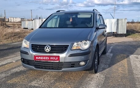 Volkswagen Touran III, 2008 год, 700 000 рублей, 1 фотография