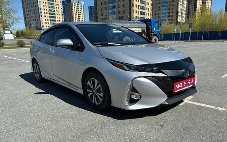Toyota Prius IV XW50, 2017 год, 2 350 000 рублей, 1 фотография
