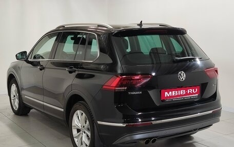 Volkswagen Tiguan II, 2018 год, 2 350 000 рублей, 3 фотография
