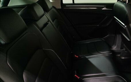 Volkswagen Tiguan II, 2018 год, 2 350 000 рублей, 10 фотография