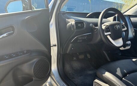Toyota Prius IV XW50, 2017 год, 2 350 000 рублей, 7 фотография