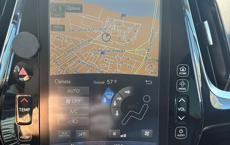 Toyota Prius IV XW50, 2017 год, 2 350 000 рублей, 12 фотография