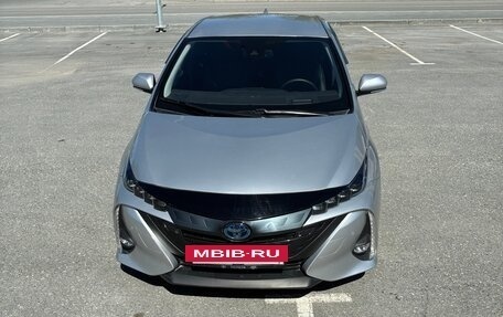 Toyota Prius IV XW50, 2017 год, 2 350 000 рублей, 6 фотография
