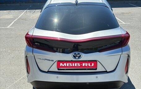 Toyota Prius IV XW50, 2017 год, 2 350 000 рублей, 5 фотография