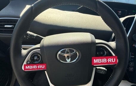 Toyota Prius IV XW50, 2017 год, 2 350 000 рублей, 15 фотография