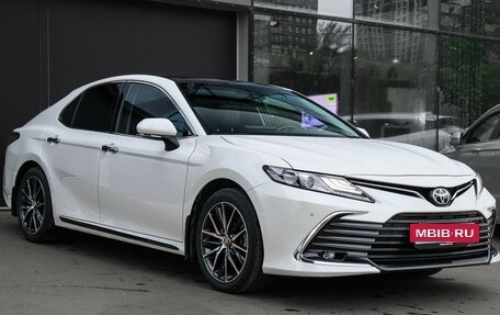 Toyota Camry, 2023 год, 3 850 000 рублей, 2 фотография