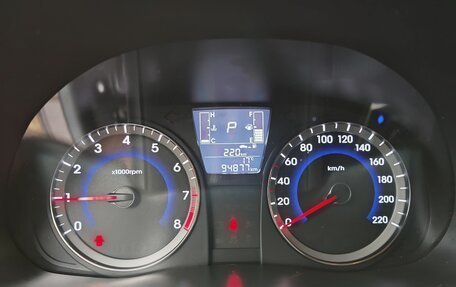 Hyundai Solaris II рестайлинг, 2016 год, 1 000 000 рублей, 8 фотография