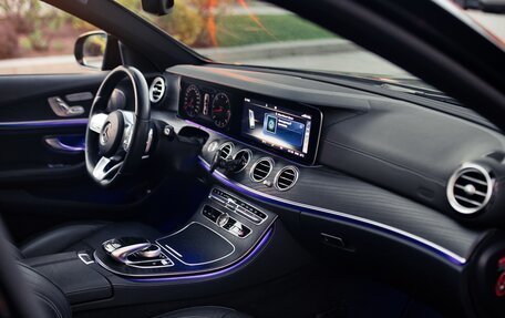Mercedes-Benz E-Класс, 2018 год, 3 500 000 рублей, 18 фотография