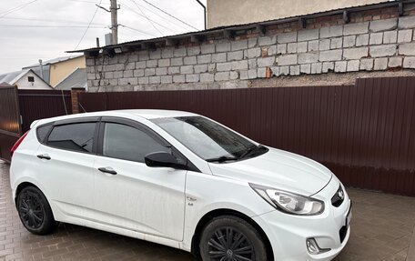 Hyundai Solaris II рестайлинг, 2013 год, 700 000 рублей, 3 фотография