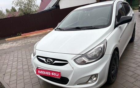 Hyundai Solaris II рестайлинг, 2013 год, 700 000 рублей, 2 фотография