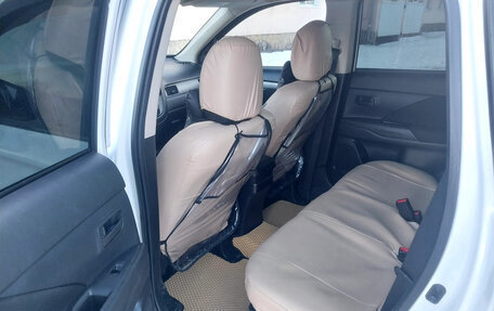 Mitsubishi Outlander III рестайлинг 3, 2014 год, 1 400 000 рублей, 8 фотография