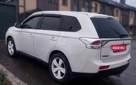 Mitsubishi Outlander III рестайлинг 3, 2014 год, 1 400 000 рублей, 4 фотография