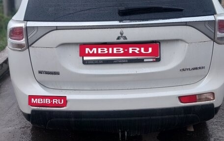 Mitsubishi Outlander III рестайлинг 3, 2014 год, 1 400 000 рублей, 6 фотография