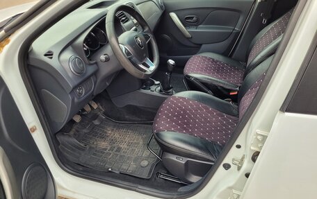 Renault Logan II, 2021 год, 900 000 рублей, 10 фотография