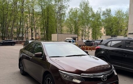 Toyota Camry, 2017 год, 1 950 000 рублей, 3 фотография