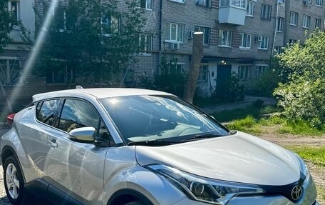 Toyota C-HR I рестайлинг, 2018 год, 2 550 000 рублей, 2 фотография
