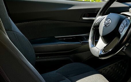 Toyota C-HR I рестайлинг, 2018 год, 2 550 000 рублей, 6 фотография