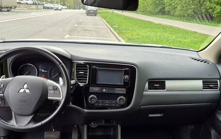 Mitsubishi Outlander III рестайлинг 3, 2013 год, 1 200 000 рублей, 11 фотография