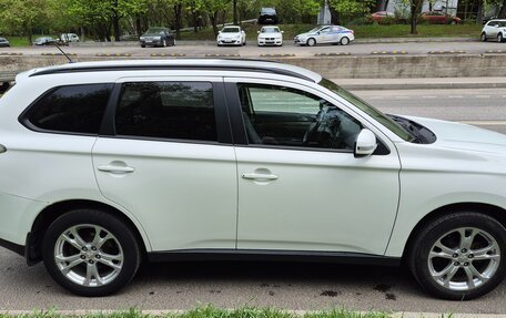 Mitsubishi Outlander III рестайлинг 3, 2013 год, 1 200 000 рублей, 3 фотография