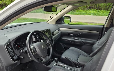 Mitsubishi Outlander III рестайлинг 3, 2013 год, 1 200 000 рублей, 7 фотография