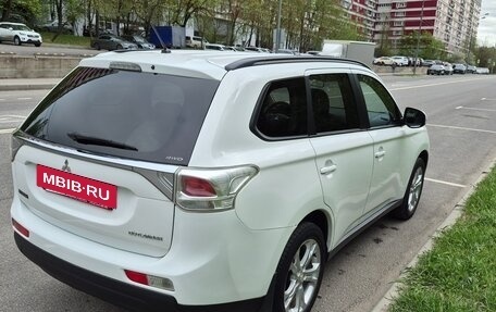 Mitsubishi Outlander III рестайлинг 3, 2013 год, 1 200 000 рублей, 4 фотография