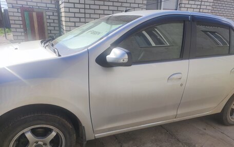 Renault Logan II, 2017 год, 830 000 рублей, 2 фотография