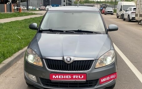 Skoda Fabia II, 2013 год, 580 000 рублей, 2 фотография