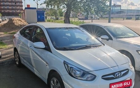 Hyundai Solaris II рестайлинг, 2013 год, 1 100 000 рублей, 8 фотография