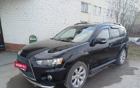 Mitsubishi Outlander III рестайлинг 3, 2011 год, 1 300 000 рублей, 2 фотография