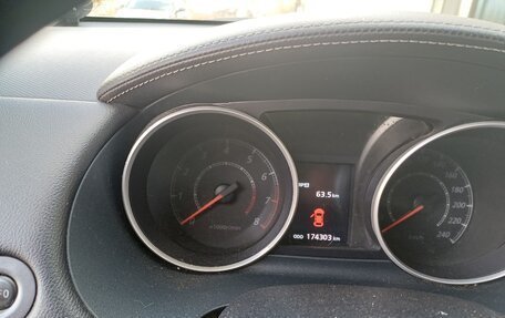Mitsubishi Outlander III рестайлинг 3, 2011 год, 1 300 000 рублей, 8 фотография