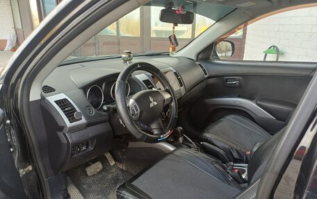 Mitsubishi Outlander III рестайлинг 3, 2011 год, 1 300 000 рублей, 7 фотография