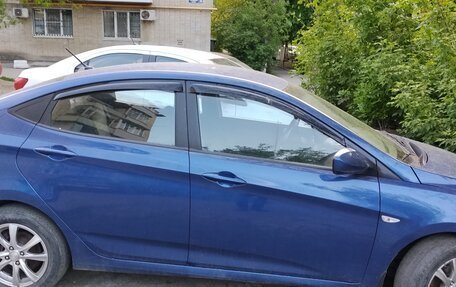 Hyundai Solaris II рестайлинг, 2011 год, 700 000 рублей, 2 фотография