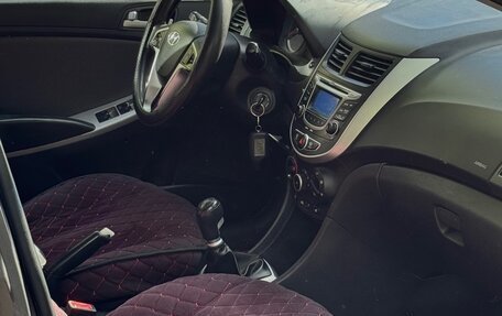 Hyundai Solaris II рестайлинг, 2011 год, 430 000 рублей, 8 фотография