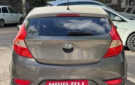 Hyundai Solaris II рестайлинг, 2011 год, 430 000 рублей, 2 фотография
