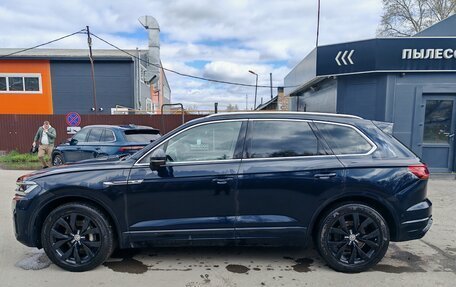 Volkswagen Touareg III, 2019 год, 4 950 000 рублей, 3 фотография
