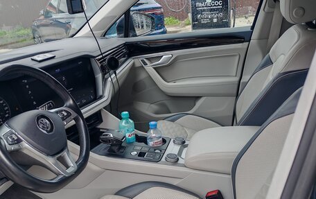 Volkswagen Touareg III, 2019 год, 4 950 000 рублей, 5 фотография