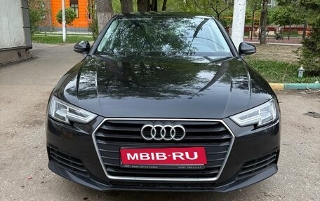 Audi A4, 2018 год, 2 300 000 рублей, 1 фотография