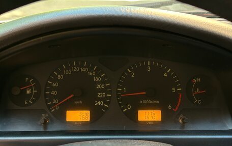 Toyota Avensis III рестайлинг, 1998 год, 400 000 рублей, 7 фотография
