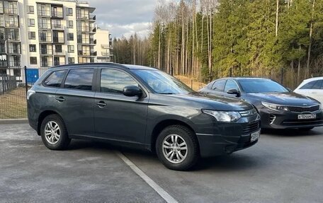 Mitsubishi Outlander III рестайлинг 3, 2014 год, 1 410 000 рублей, 4 фотография