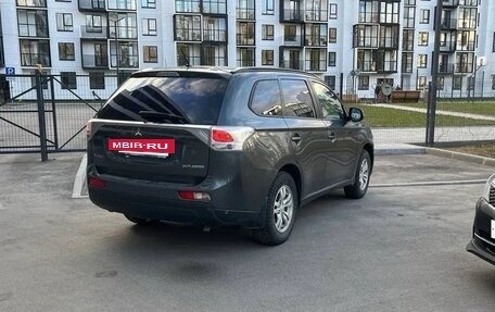 Mitsubishi Outlander III рестайлинг 3, 2014 год, 1 410 000 рублей, 12 фотография